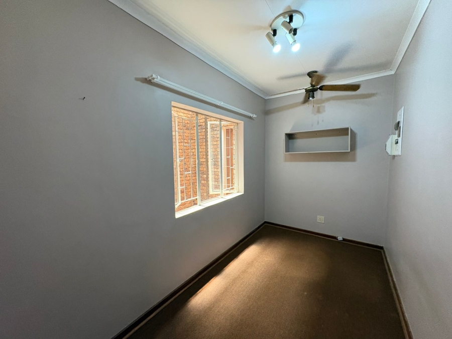 To Let 3 Bedroom Property for Rent in Safari Gardens North West